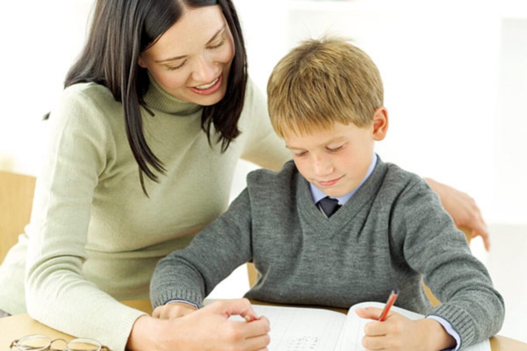 كيف أجعل طفلي ينجز واجباته المدرسية ..ابني يرفض كتابة الواجب 7 نصائح تساعد طفلك على حل واجباته المدرسية