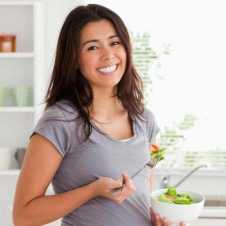 أطعمة وفيتامينات لتنشيط حركة الجنين