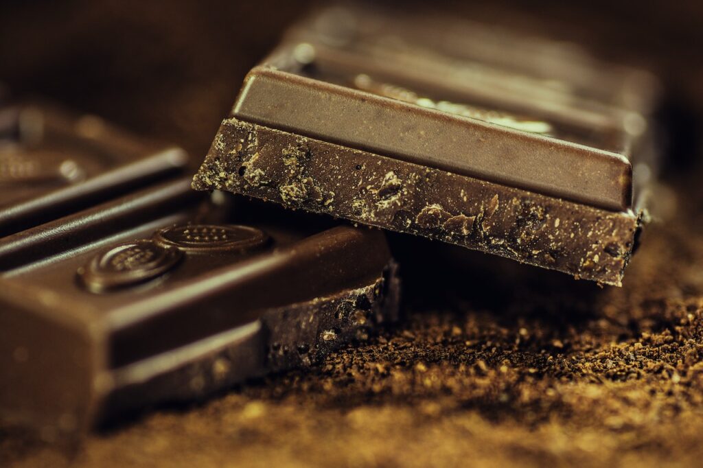 فوائد الشوكولاتة وأضرارها .. مزايا تناول الشوكولاته و عيوبها مع نصائح هامة