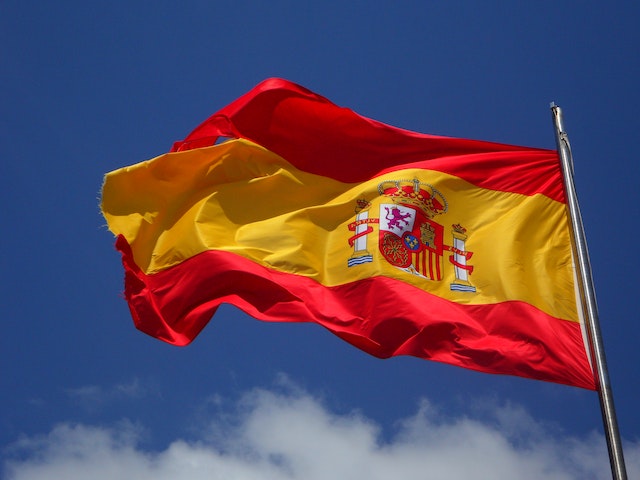 طريقة الحصول على الإقامة الدائمة في إسبانيا..أنواع تصاريح العمل في إسبانيا