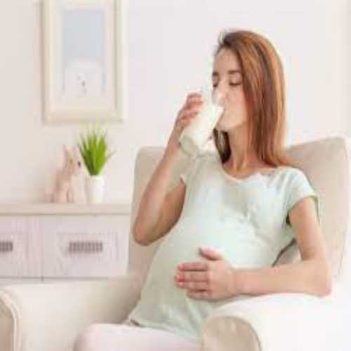 أفضل وقت لشرب الحليب للحامل .. وما هي فوائد شرب الحليب خلال الأشهر الأولى من الحمل