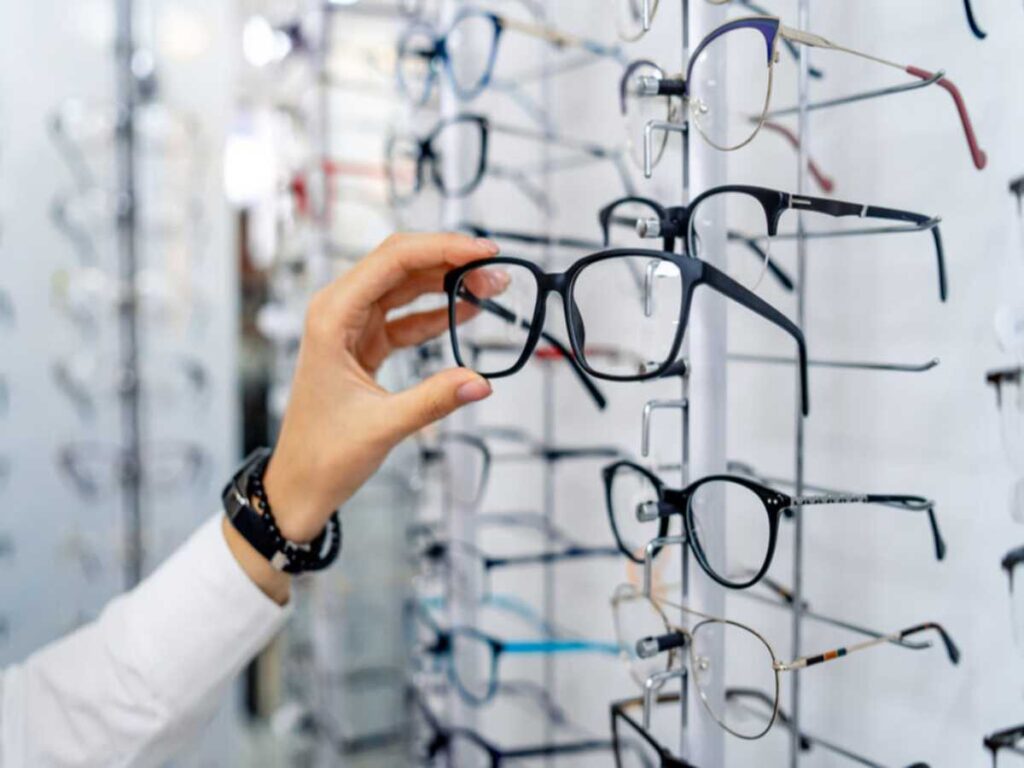 محلات النظارات في الشارقة .. دليل أفضل متاجر النظارات في الشارقة