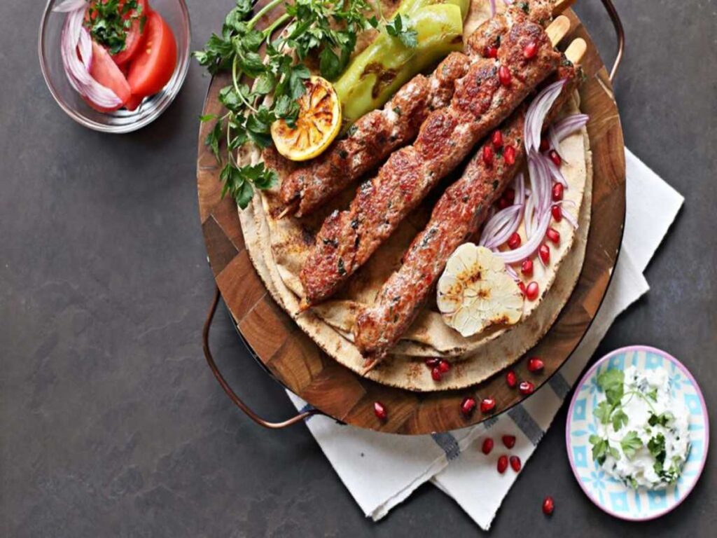 أشهر مطعم عربي في عجمان .. دليل أفضل مطاعم عجمان للعائلات