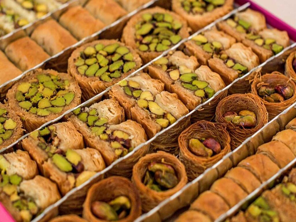 أفضل محلات الحلويات في دبي .. قائمة أسماء محلات حلويات في دبي