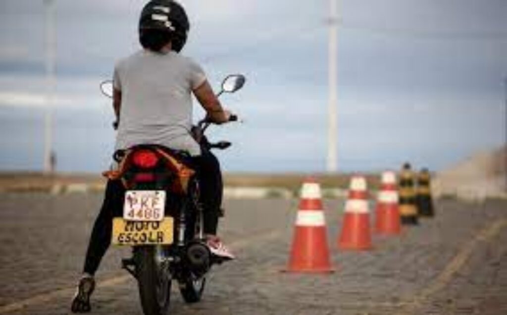 استخراج رخصة دراجة نارية في دبي ..شروطها والأوراق والمستندات المطلوبة