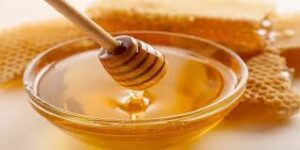فوائد عسل النحل على الريق.. أهمية العسل الأبيض للتخسيس