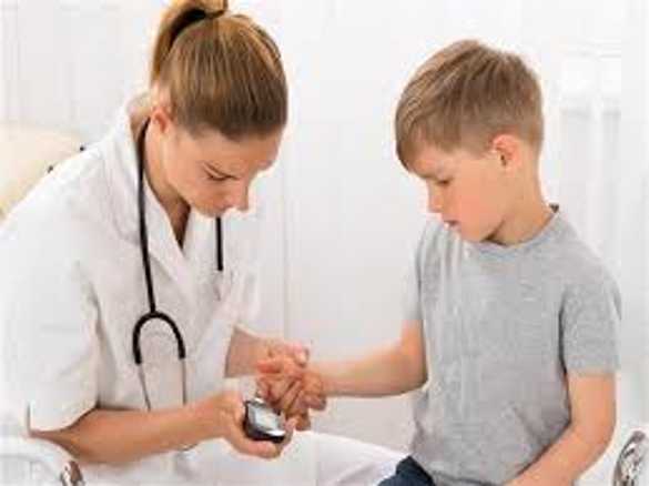 علاج سكر الأطفال طبيعياً، طرق طبيعية لعلاج سكر الأطفال، والأطعمة الممنوعة