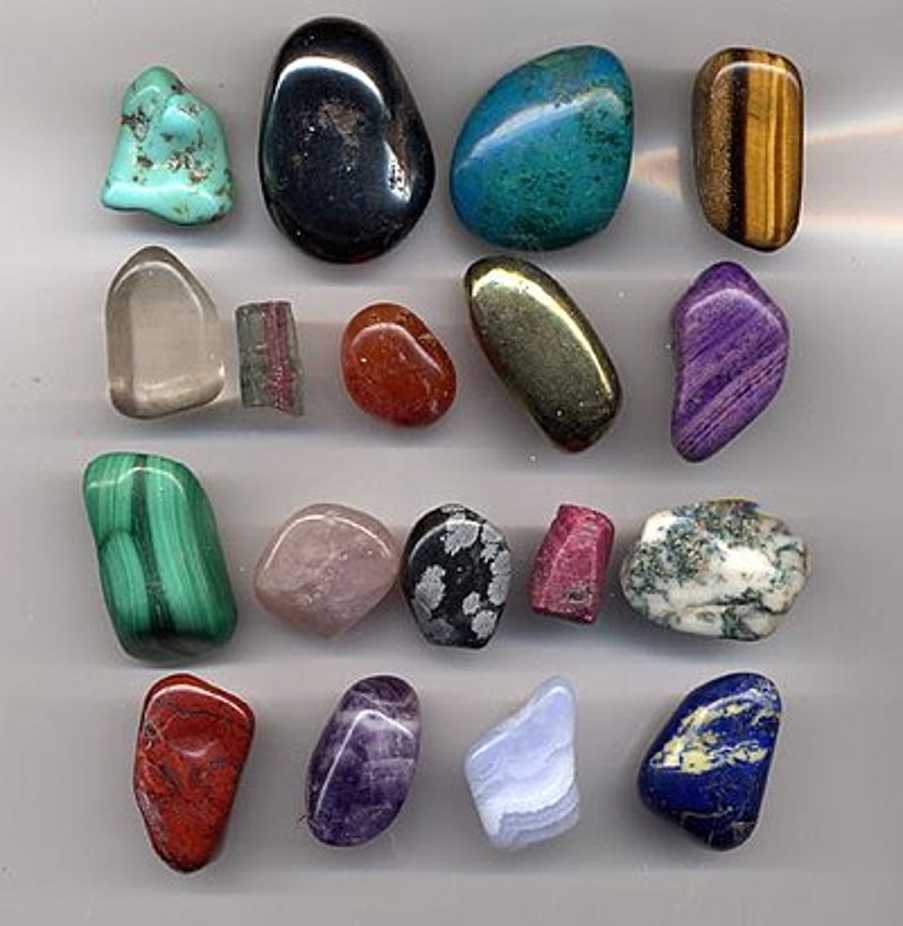 أنواع الأحجار الكريمة.. فوائد الأحجار الكريمة، والتي يمكن استخدامها بأمان في العلاج البديل