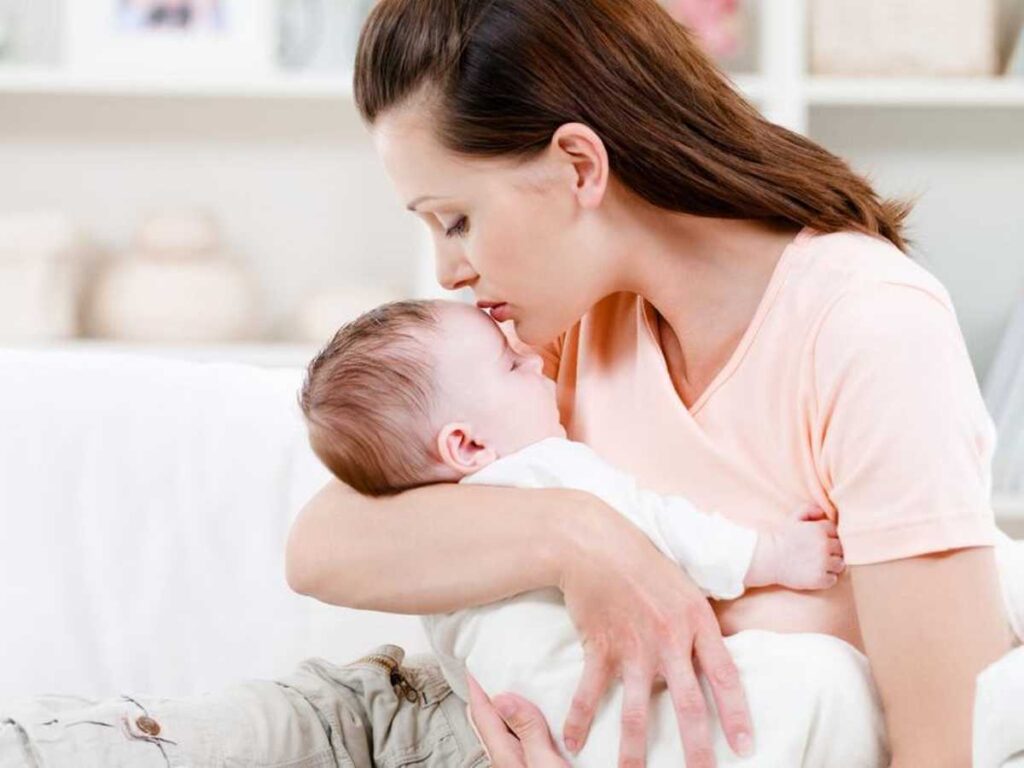 طرق طبيعية لزيادة حليب الثدي أثناء الرضاعة .. حل سريع لزيادة لبن الأم