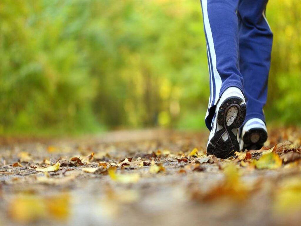 طريقة المشي الصحيحة .. كم مدة المشي الصحي في اليوم؟، وما هي فوائد المشي