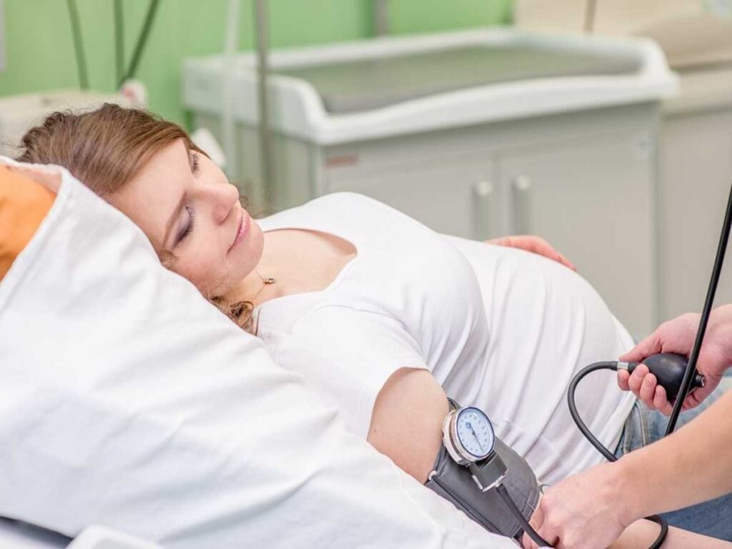 أسباب ارتفاع ضغط الدم عند الحامل .. ما أعراض ارتفاع الضغط عند الحامل؟