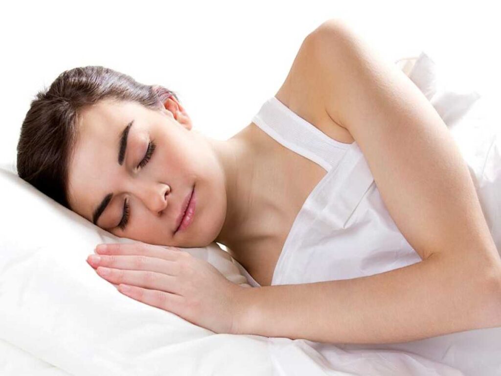 فوائد النوم المبكر للبشرة .. هل هناك علاقة بين النوم والجمال؟