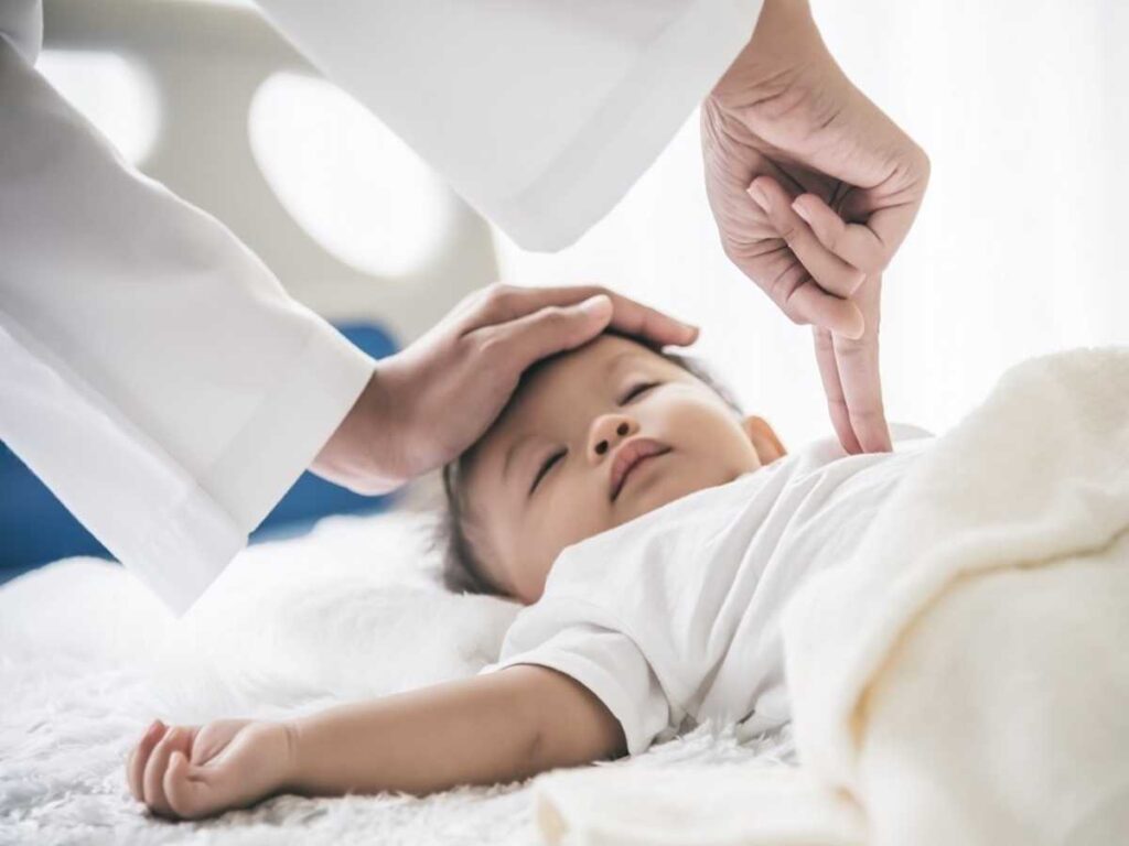 كيف اعرف ان الرضيع يعاني من جفاف؟ .. علاج الجفاف عند الأطفال والرضع